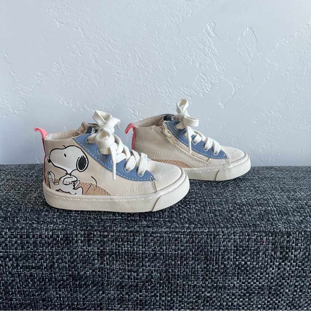 Zara Toddler Snoopy Sneakers Size 21 (US 5.5)